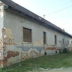 Szőce: Rarity. Partly renovated farm house with arches