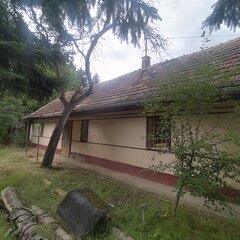 Nagykutas: Großes Stampflehmhaus, bewohnbar, sanierungsbedürftig