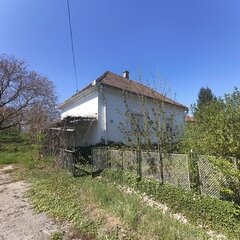 Tekenye: Farm house with huge potential