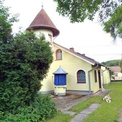 Páka: Unique house with turret and guest area